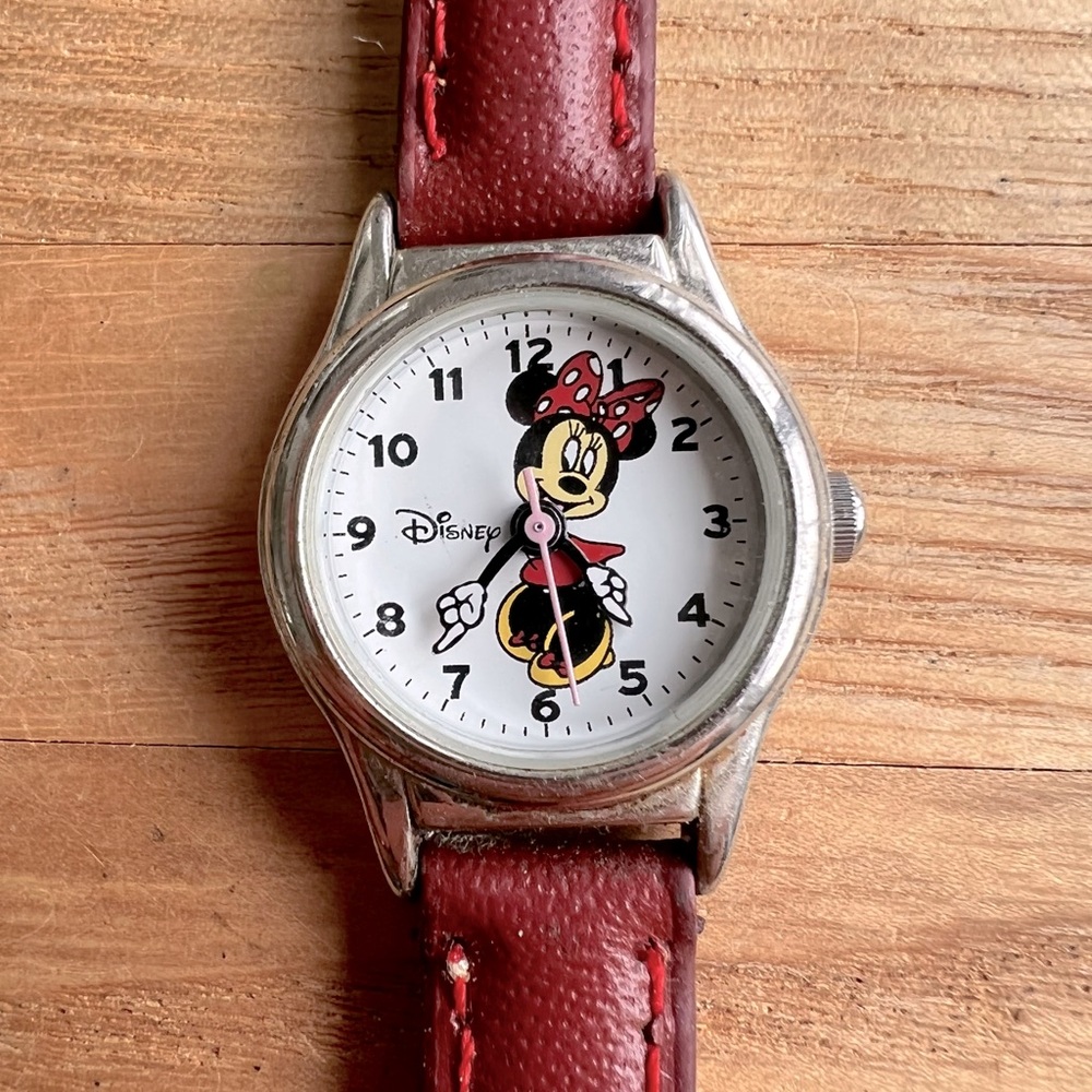 Disney ladies Minnie mouse moving arms classic watch NEW BATTERY